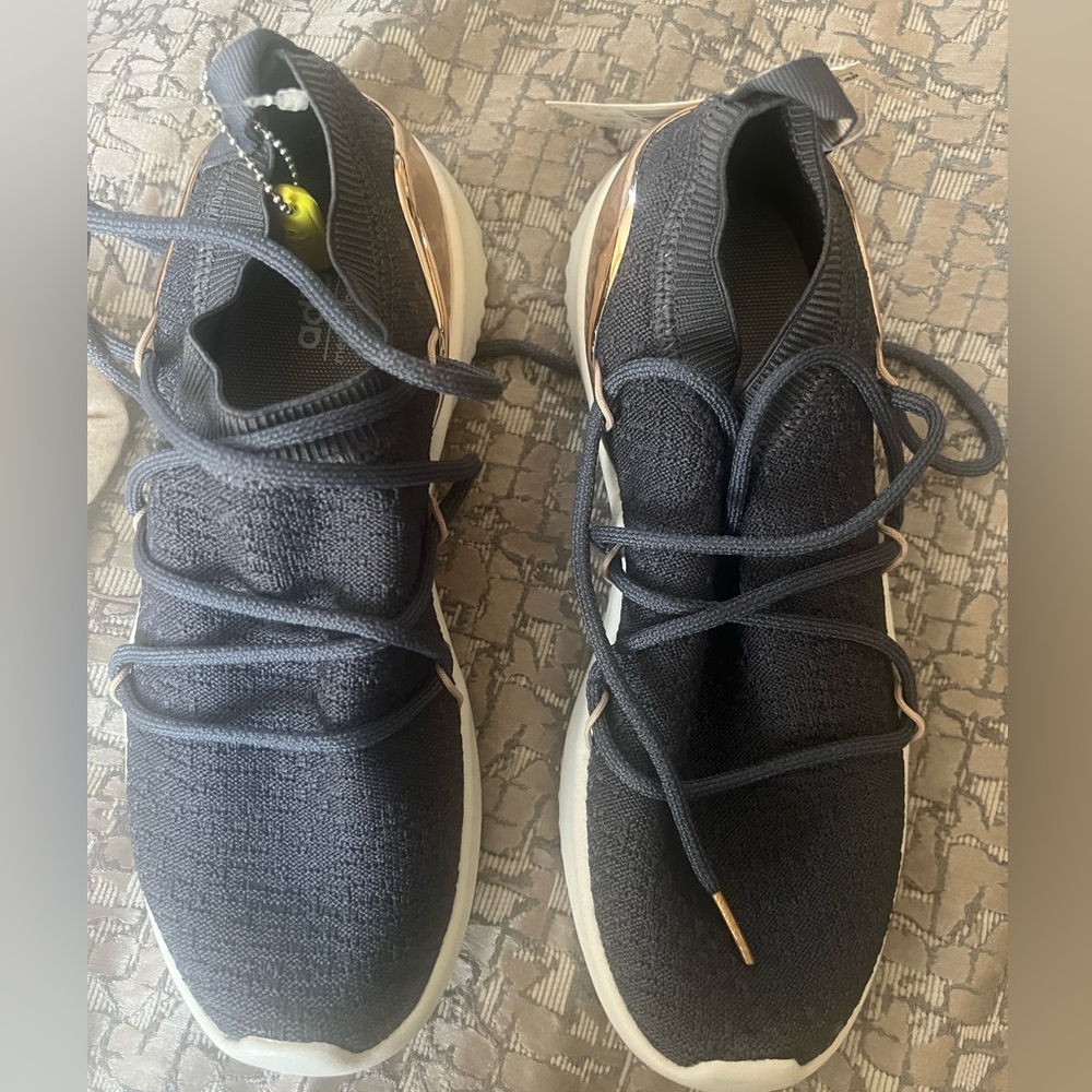 Adidas sneakers woman size 7.5